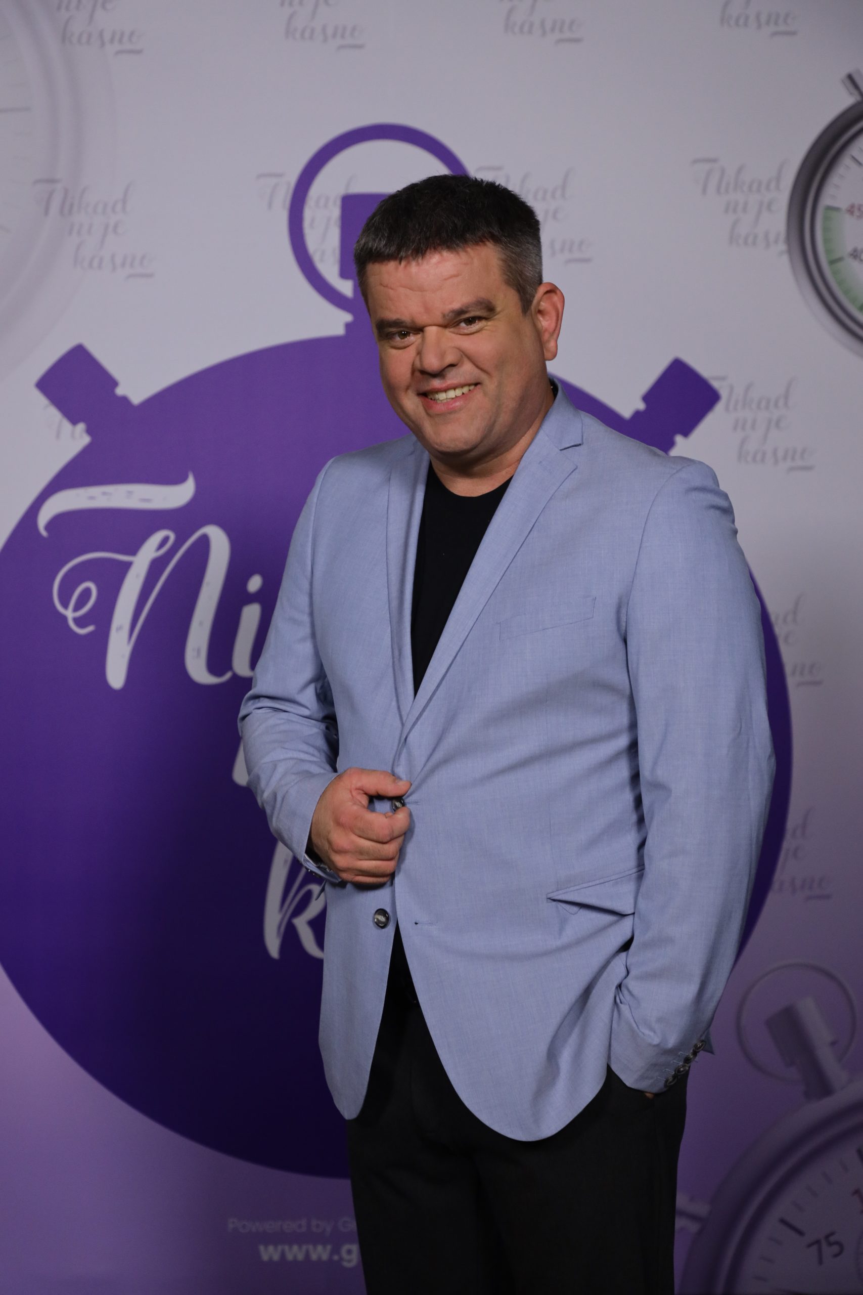 Upoznajte takmičare: Šest novih životnih priča na sceni "Nikad nije kasno" 16 ALEKSANDAR TESANOVIC 46 GOD. BEOGRAD 1 1