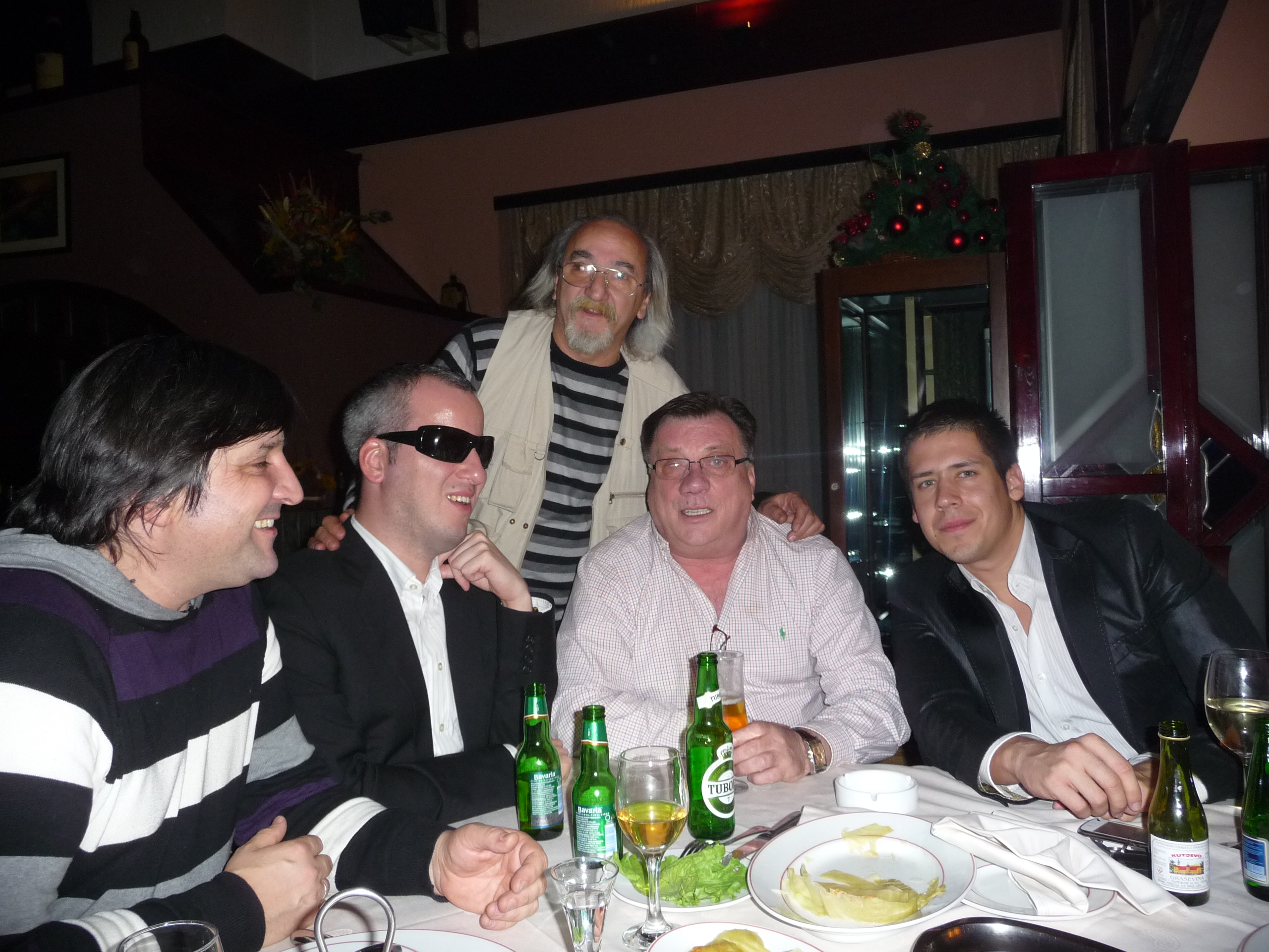 "Nemam snage, nikada te nećemo izneveriti": Oglasio se sin Halida Bešlića, Dino slomljen 7 HALID BESLIC KONCERT BANJA LUKA FOTO MUNJA 19
