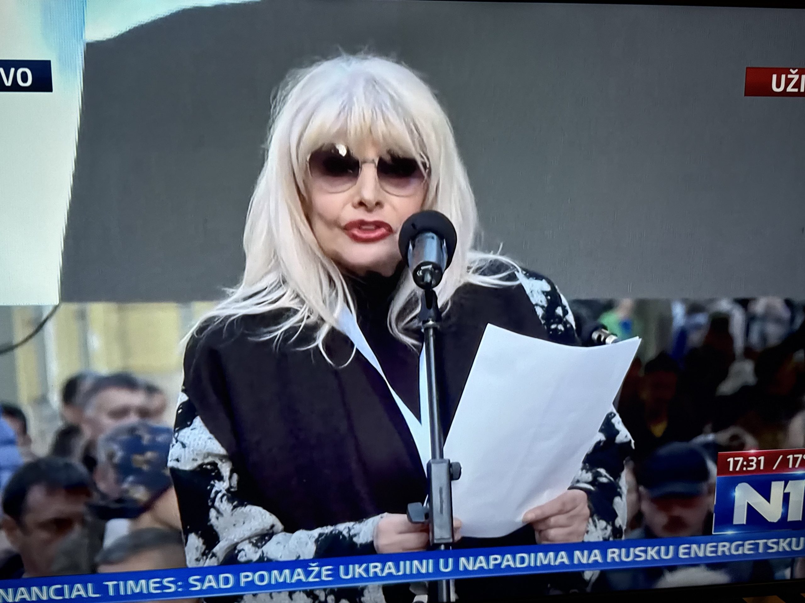 Reke ljudi u Sarajevu gradovima regiona i Evrope opraštaju se od Halida Bešlića VIDEO 8 IMG 2371