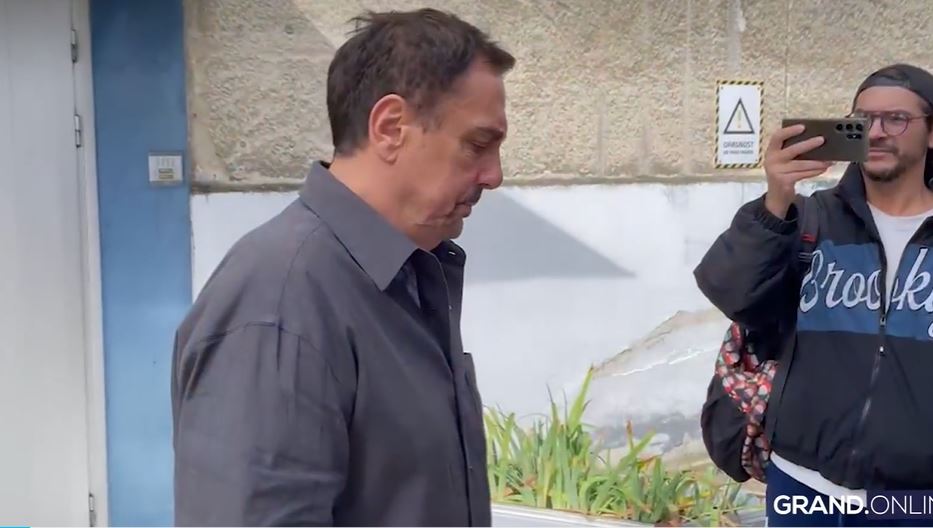 Kebu zatekla vest o smrti Halida Bešlića ispred Granda, jedva progovorio od šoka VIDEO 6 KEBAKEBA