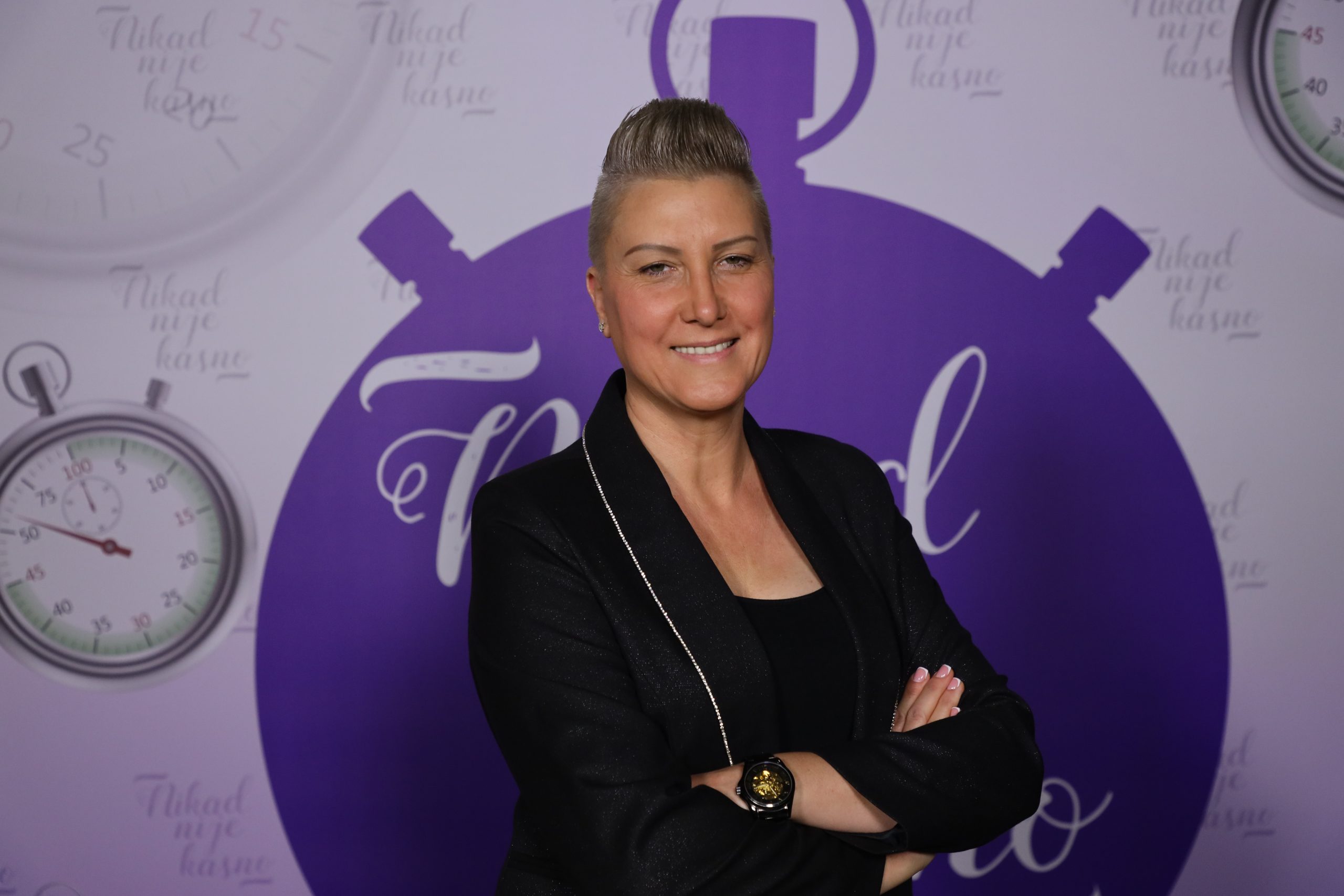 Upoznajte takmičare: Šest novih životnih priča na sceni "Nikad nije kasno" 13 LIDIJA CVETKOVIC 48 GOD. VLASOTINCE 5 1