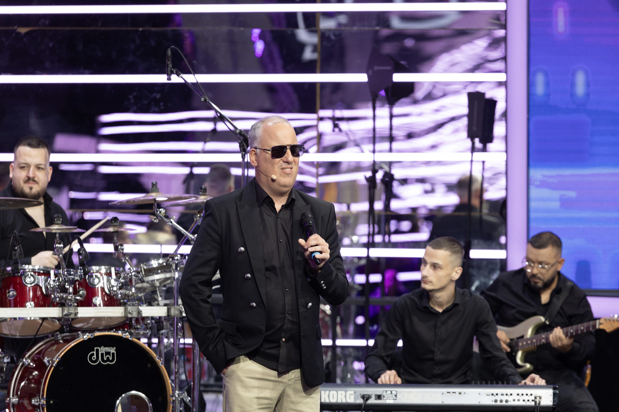 Saša Matić otkrio kako je ćerka reagovala na novinare i gužvu za glamurozni 18. rođendan: "Rekao sam da mora da izdrži" VIDEO 7 SASA MATIC GS SNIMANJE 01102025 FOTO PETARok 1 1