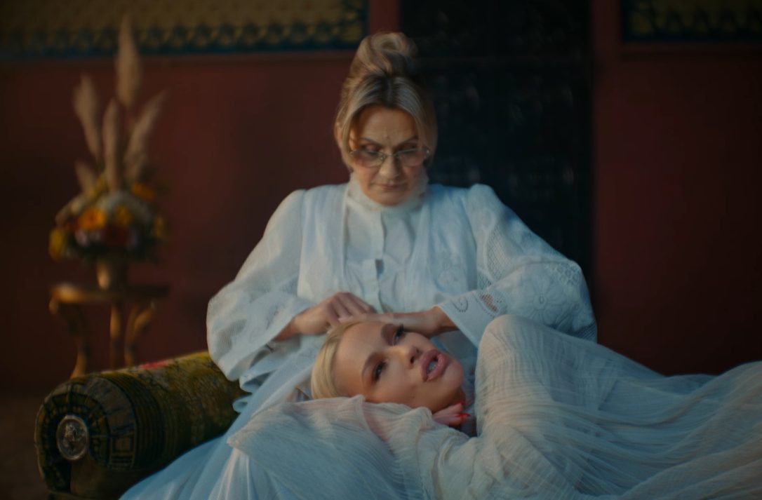 Mama Nataše Bekvalac završila u spotu: Poslušajte ceo album, na njemu se nalazi i poslednja pesma Marine Tucaković 5 bekvalac mama