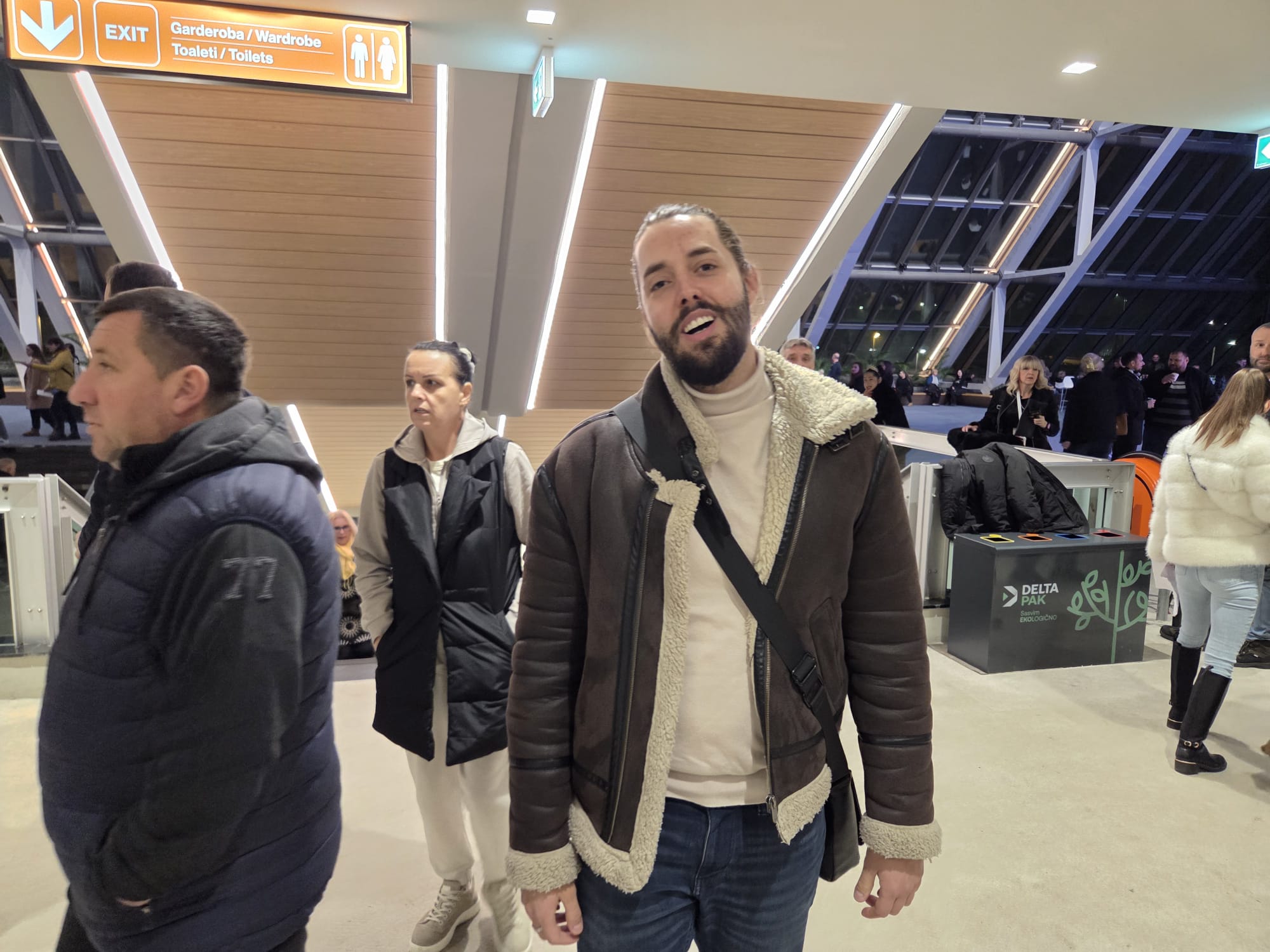 Rasim Ljajić stigao na Halidov koncert, poznati estradni par 'sakriven' u loži FOTO 9 1762974148758