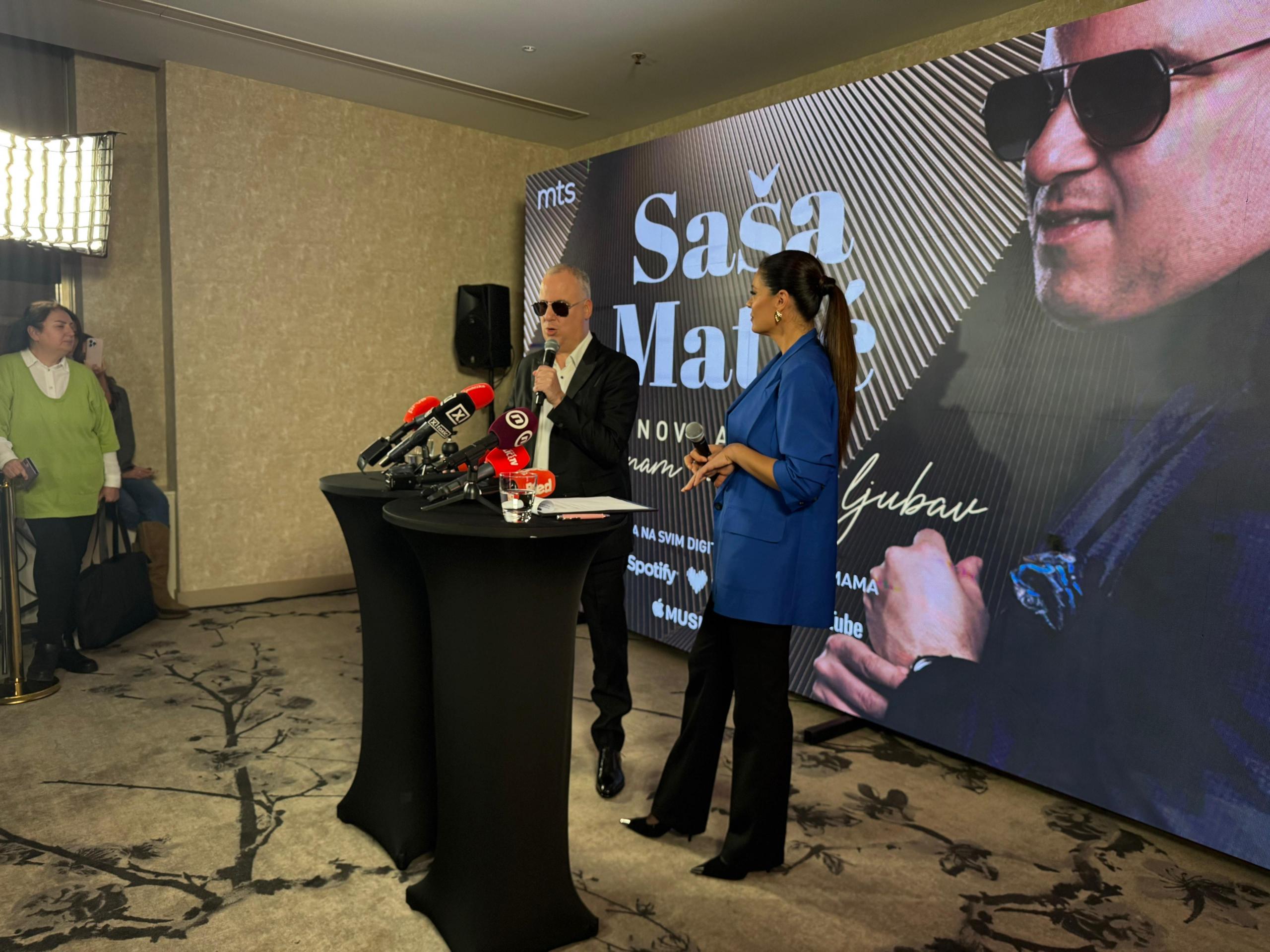 Saša Matić okupio medije predivnim povodom, Sanja Kužet nikad lepša na promociji VIDEO 5 1763575464133