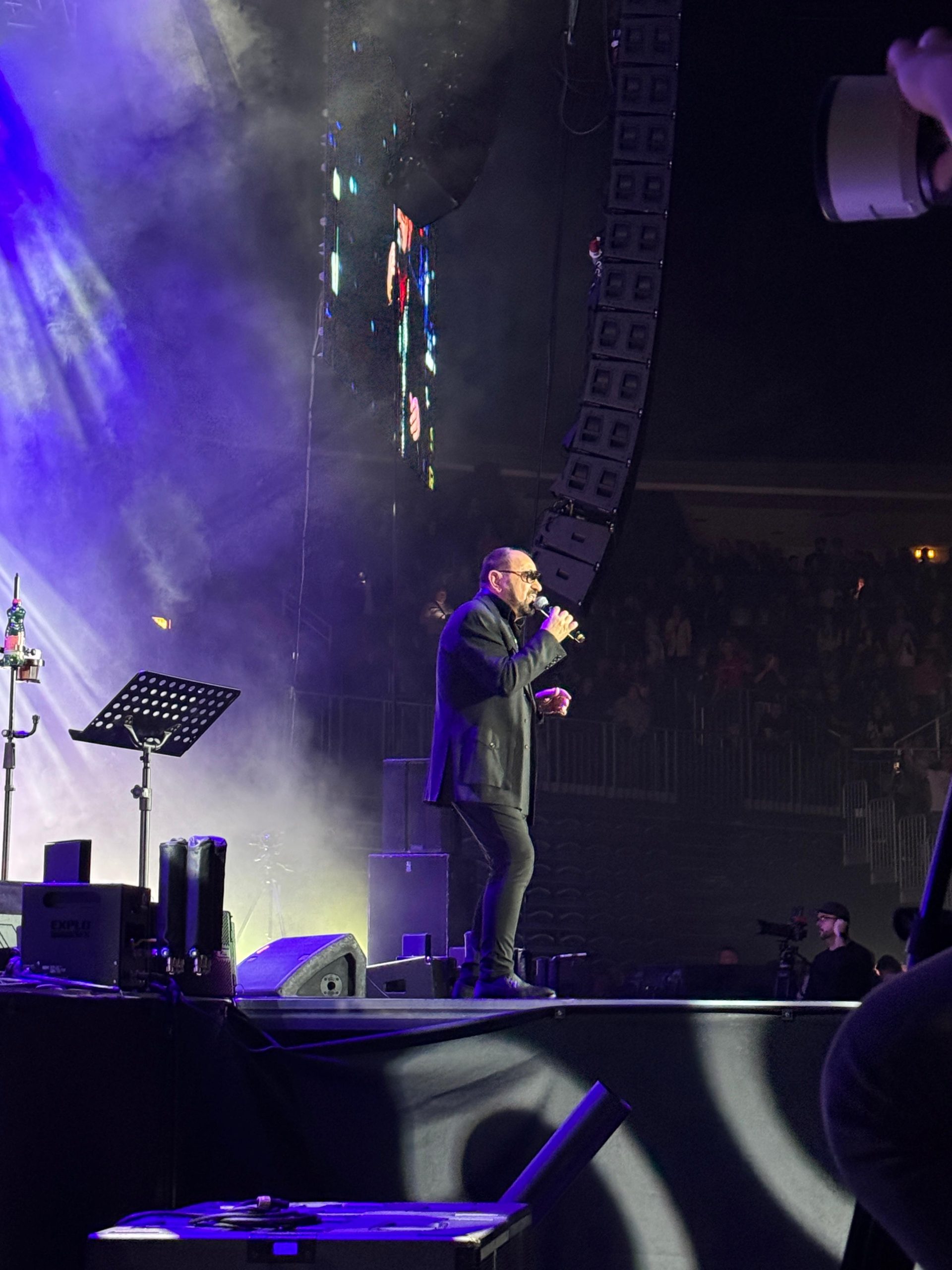 KRCATA ZAGREBAČKA ARENA U TRANSU: Mile Kitić zaigrao na bini i napravio totalni haos VIDEO 6 7ad3d45d 9c58 4947 a324 76ee2770fb9c