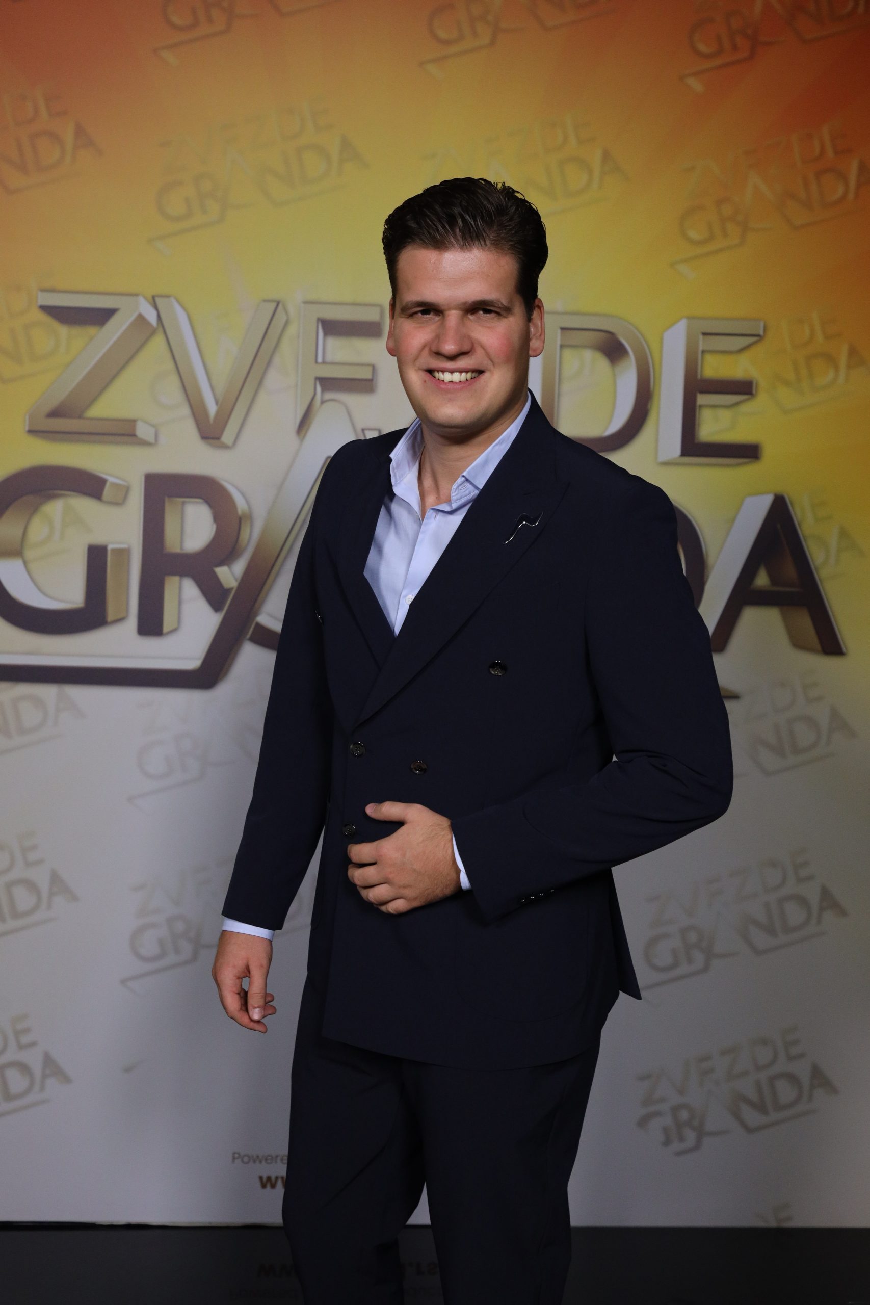 Spektakl i luda zabava: Otkrivamo ko su takmičari koji će se predstaviti večeras u Zvezdama Granda 24 AZUR MEHMEDOVIC 27 GOD. TUZLA BIH 11