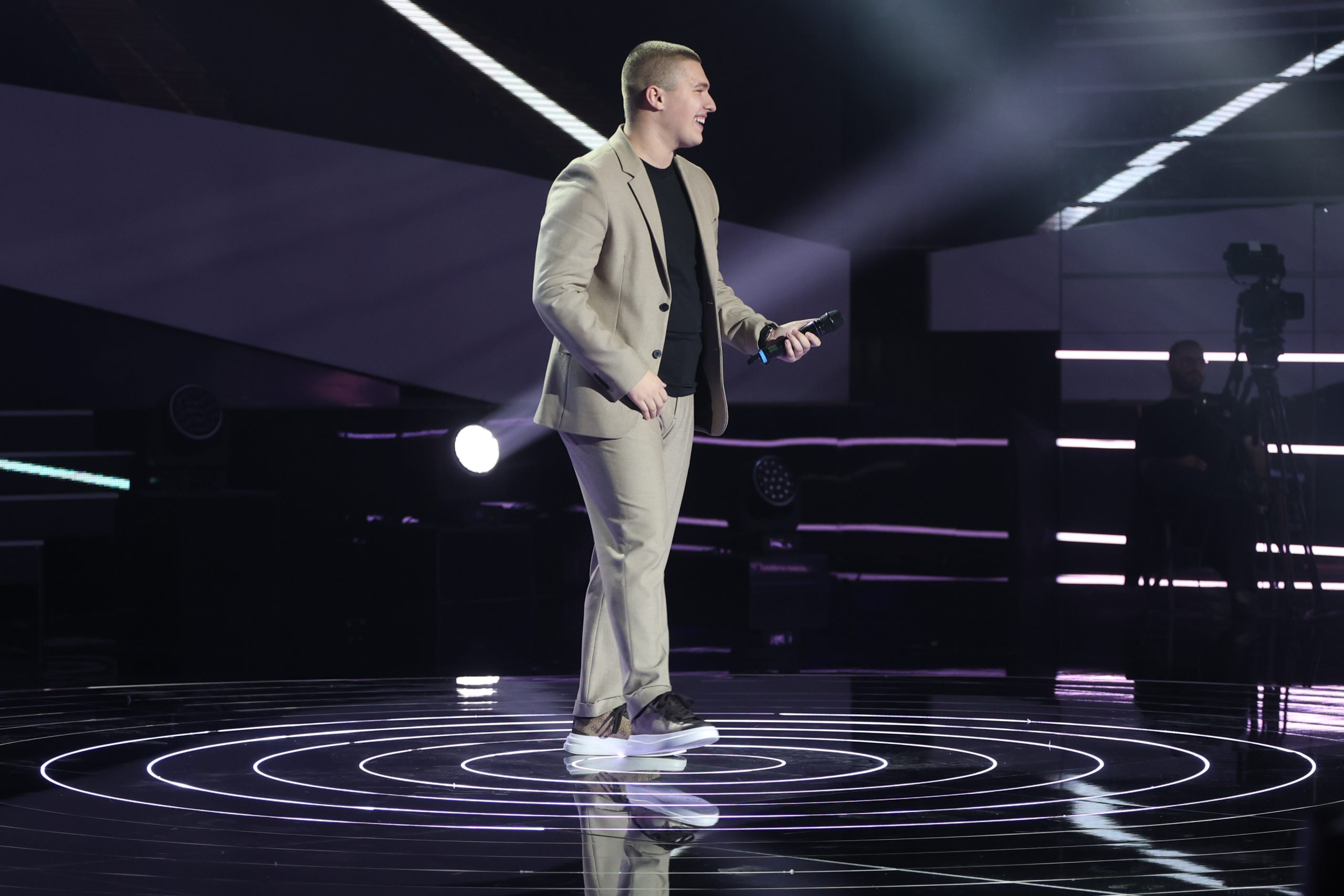 Takmičar samouvereno izašao na scenu, žiri ga sasekao u sekundi: ''Rogobatno i amaterski'' 8 E08A4481