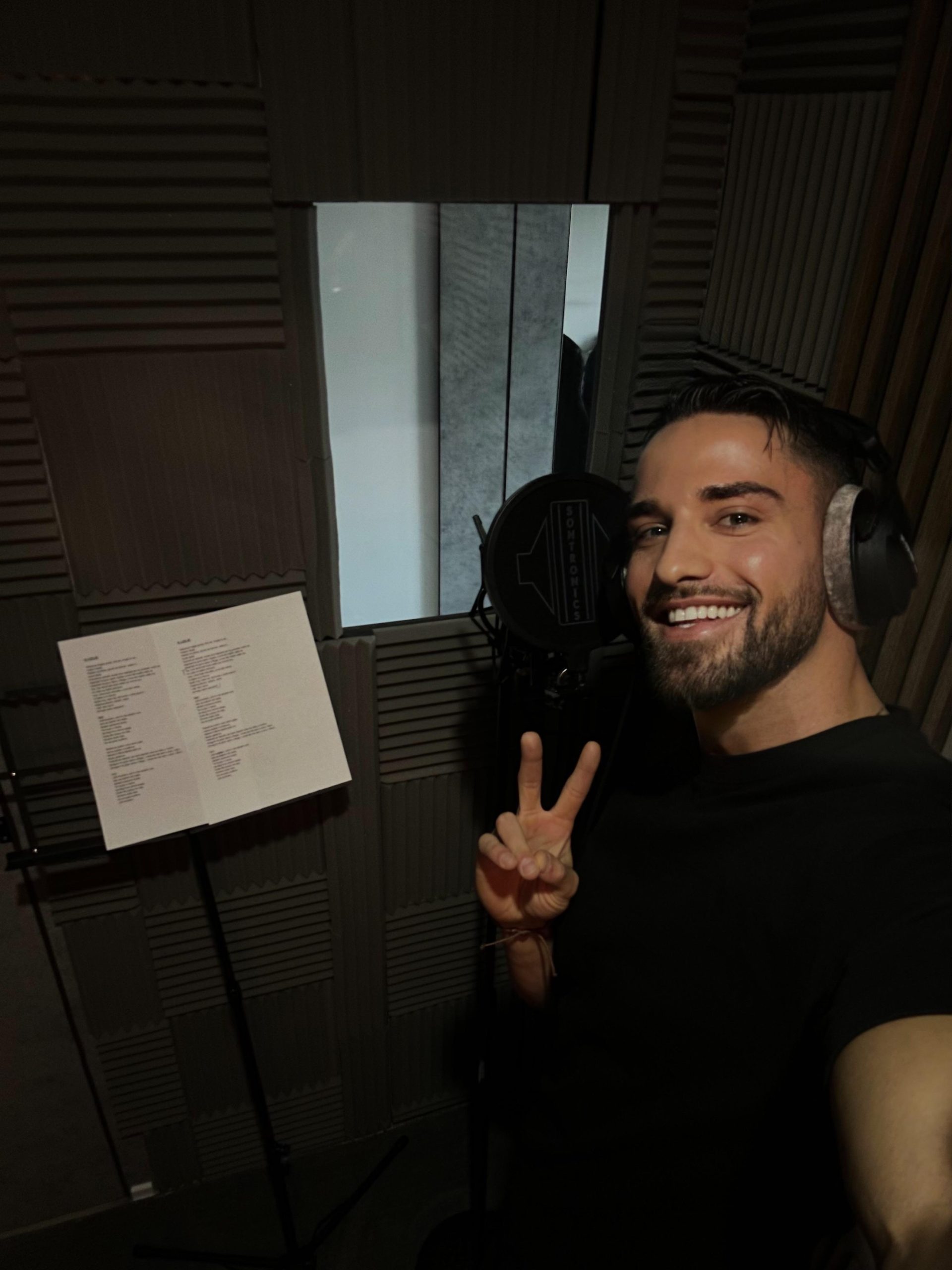 Stiže nova muzička zvezda Balkana: Pravi je lepotan, odlično peva, a pod svoje ga je uzeo jedan od najjačih autora 5 Josip Colic 3