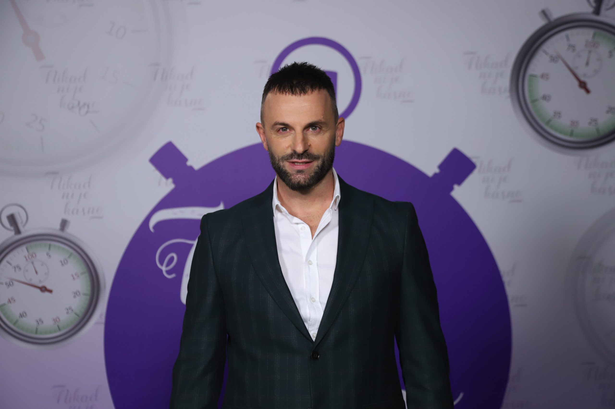 Ovo su takmičari koji će se večeras predstaviti prvi put u emisiji "Nikad nije kasno" 9 MILJAN RATKOVIC MIKI 45 GOD. BEOGRAD 14 1