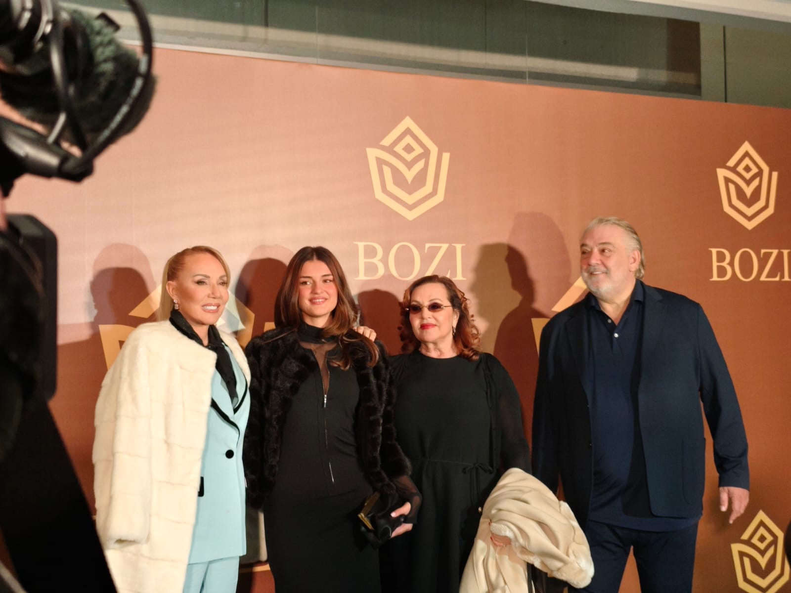 Veče stila i glamura: Brena okupila poznate na reviji VIDEO 7 PHOTO 2025 11 13 19 42 58 3