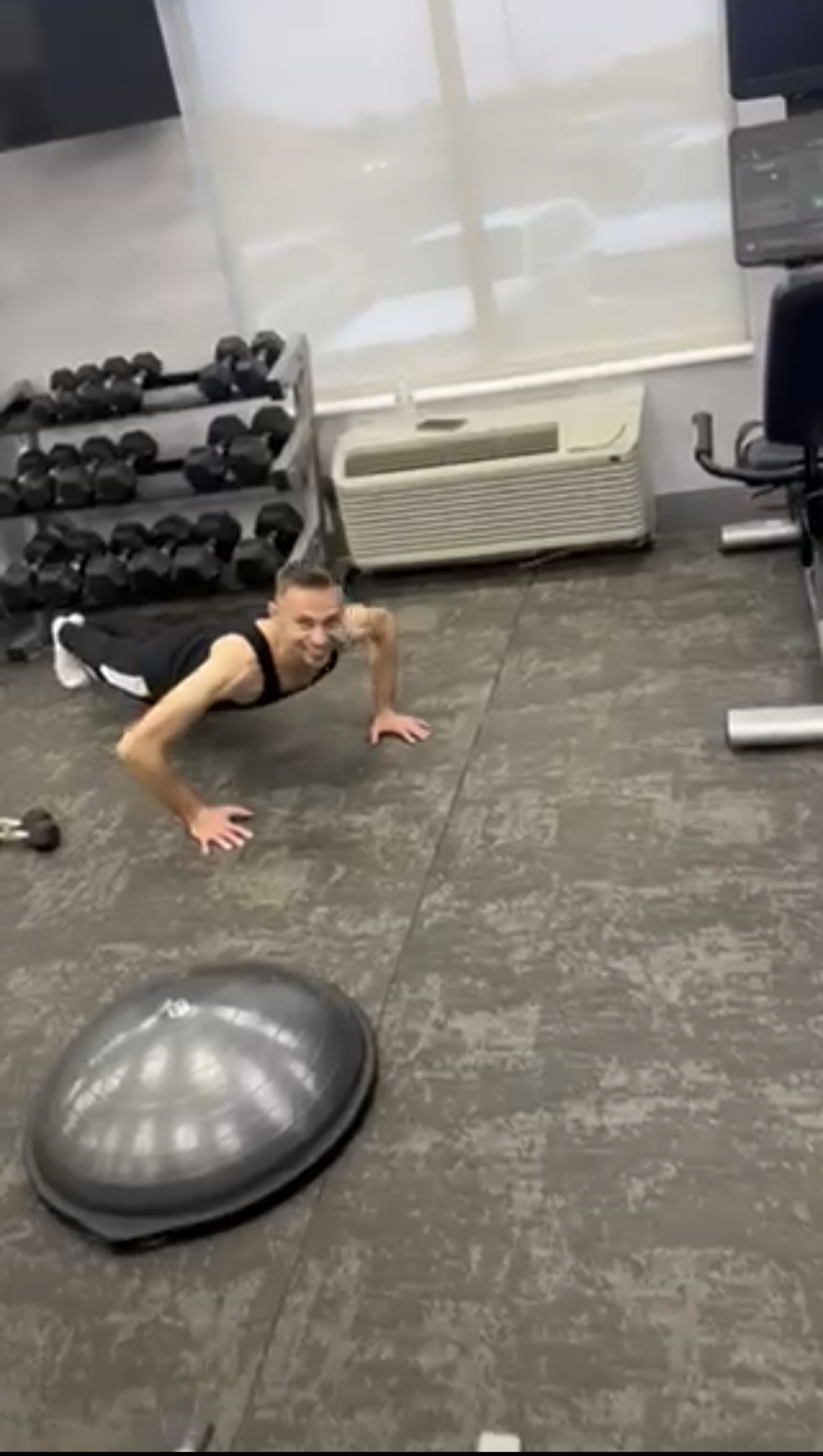 Zvezde Granda na teškim mukama u Americi: Ovo niko nije očekivao da će menadžer da im uradi (VIDEO) 8 Screenshot 20251126 130338 Gallery