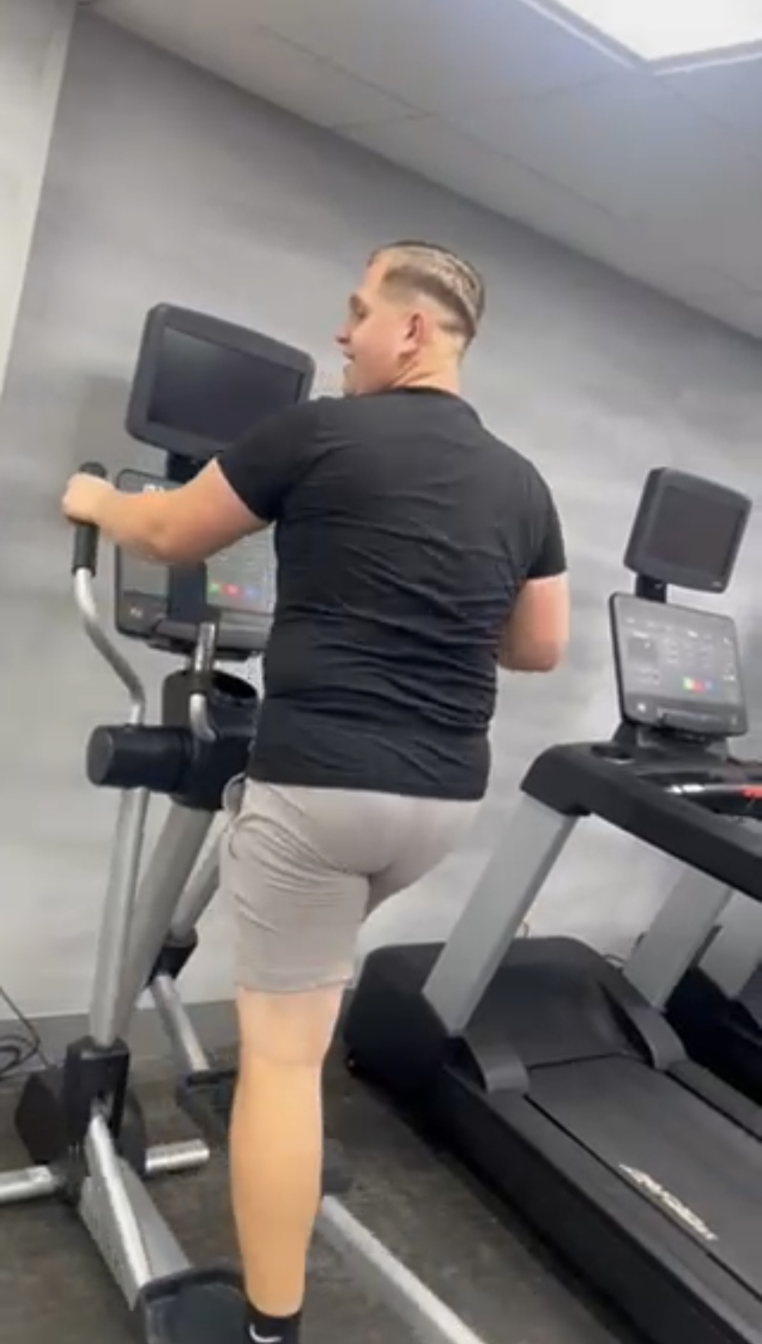 Zvezde Granda na teškim mukama u Americi: Ovo niko nije očekivao da će menadžer da im uradi (VIDEO) 7 Screenshot 20251126 130340 Gallery