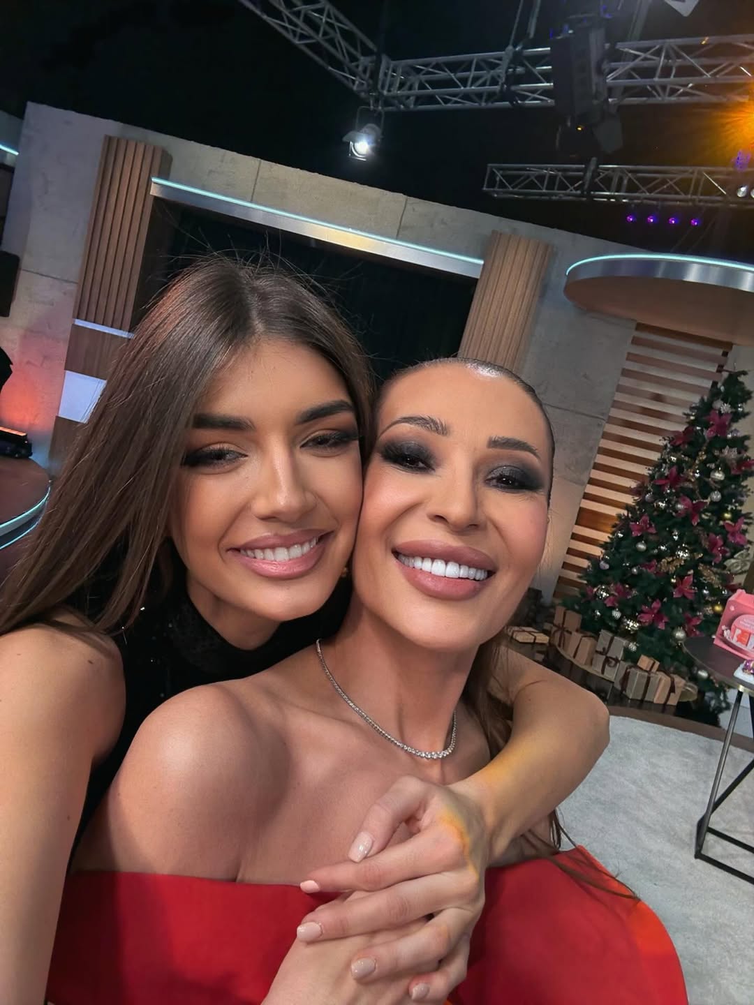 Ovakav potez mentora se retko viđa: Ceca Ražnatović ugostila svoj tim ZVEZDA GRANDA, takmičari joj se javno obratili 5 Cast je stajati pored zene koja je simbol ciste emocije snage i dobrote.Ceco tvoja energija se