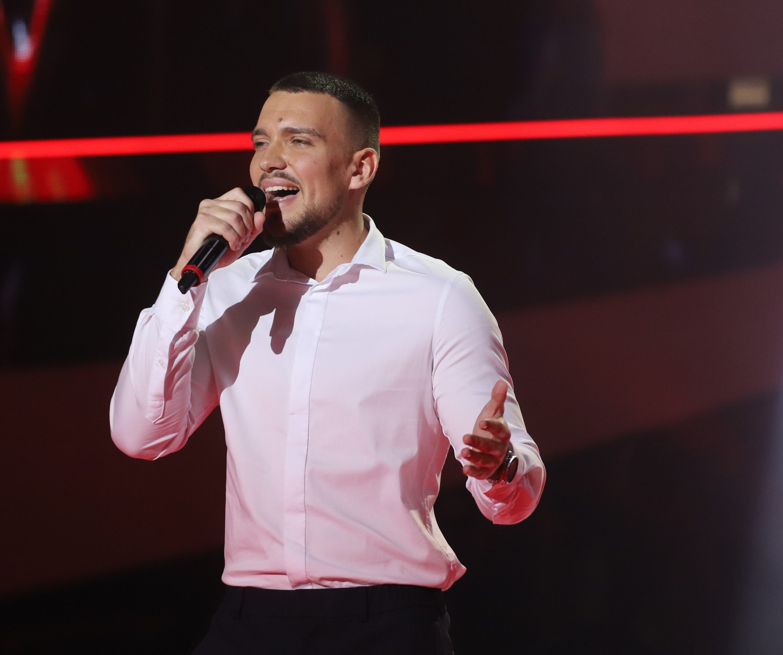 20 dana nakon ozbiljne operacije takmičar stao na scenu i pokidao: Dara Bubamara pucala od ponosa (VIDEO) 8 IMG 0271