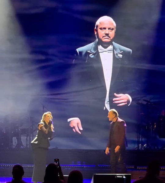 Knez i Ksenija raspalakali Beograđane: Pogledajte šta se desilo na pevačevom koncertu (VIDEO) 5 Screenshot 2025 12 05 093233