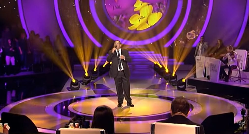 Ovako je pevao Bora Mercedes: Snimak preminulog pevača budi emocije (VIDEO) 5 Screenshot 2025 12 13 154336
