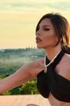Plaža usred Srbije? Kaja Ostojić pokazala kako izgleda njen luksuz na Kosmaju FOTO 4 Screenshot 2025 12 25 151213