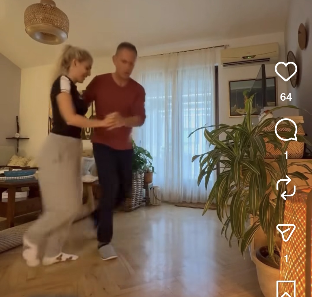 HIT SNIMAK: Pevačicu tata uči da pleše (VIDEO) 7 Screenshot 20251219 151818 Instagram