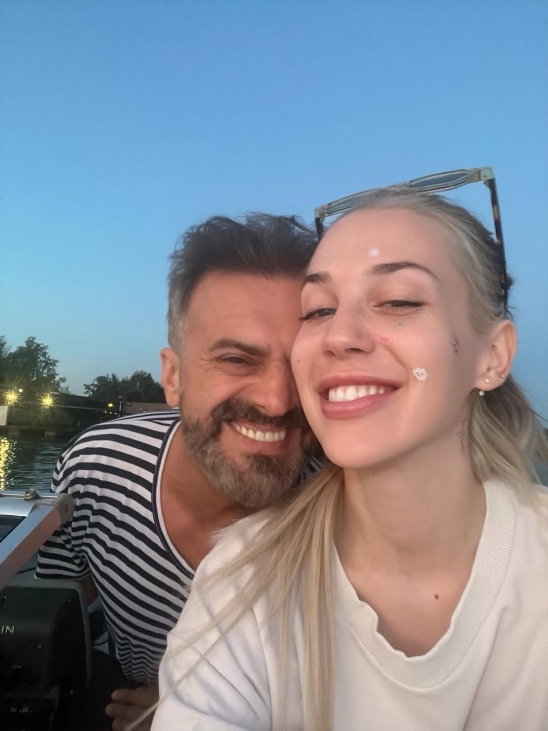 Žena popularnog glumca priznala da je se majka umalo odrekla: ''Mislila je da mogu bolje od njega'' 5 SnapInsta.to 526461299 17861914314445324 8195571332953937430 n