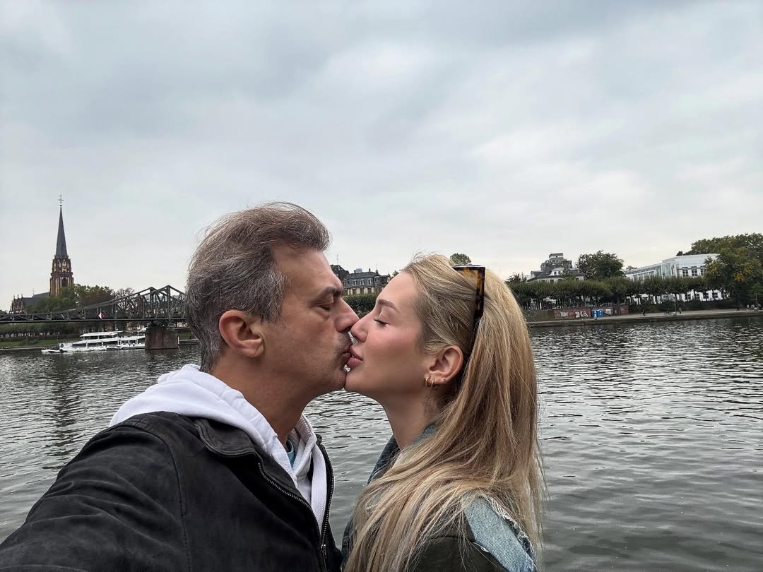 Žena popularnog glumca priznala da je se majka umalo odrekla: ''Mislila je da mogu bolje od njega'' 6 SnapInsta.to 563362921 17870217555445324 2186947129290421365 n