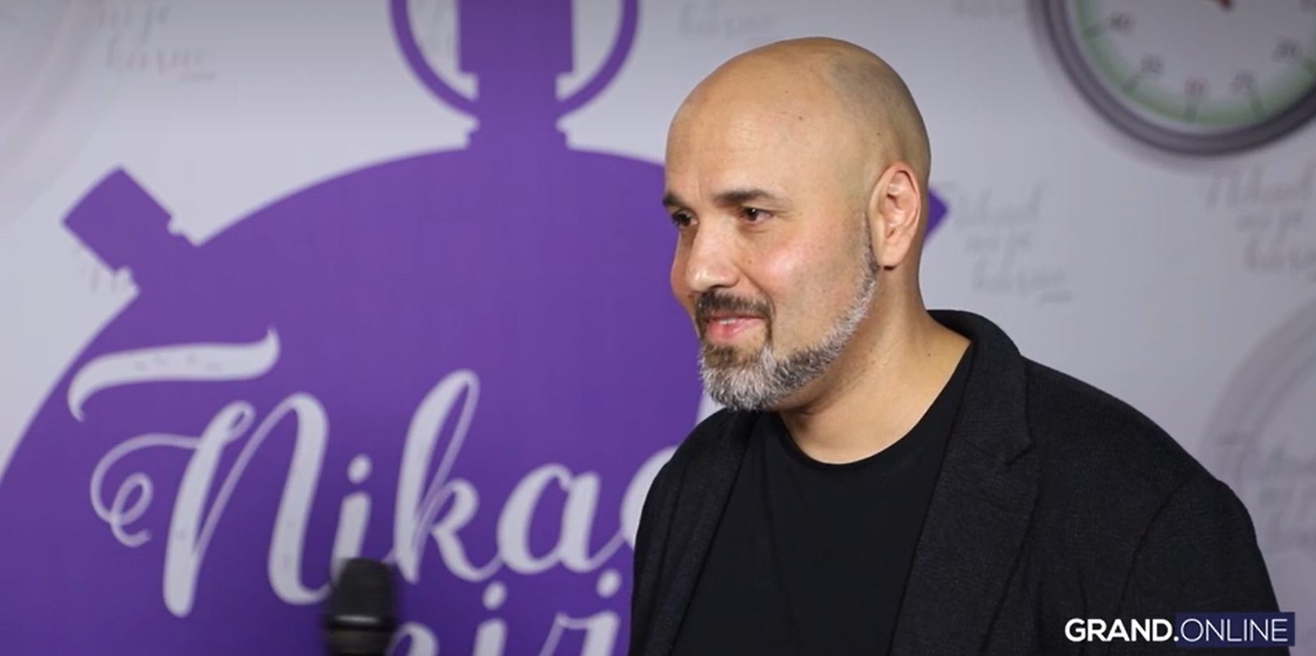 Takmičar radi kao Deda Mraz i uveseljava mališane: "To je tako divan osećaj" VIDEO 9 image 25