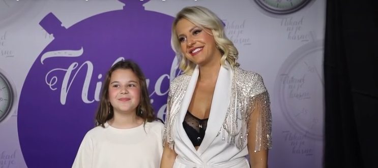 Marija Mašić na ivici suza nakon nastupa sa ćerkicom, čista emocija pred kamerama VIDEO 5 image 8 9