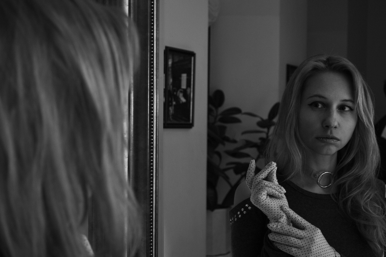 mirror 3969456 1280