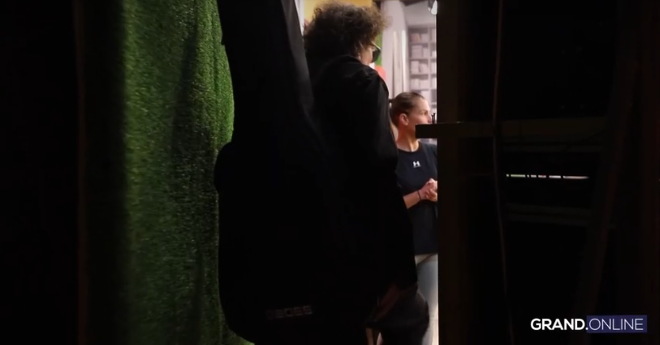 Pevač se ušunjao u studio sa gitarom, svi "u stanju šoka" VIDEO 6 nnk bekstejdz 2