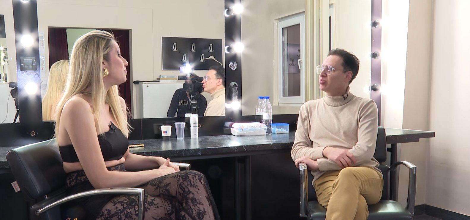 "Sebe smatram divom i ne znam zašto to novinari ne pišu" Rada Manojlović se zamerila pripadnicima sedme sile VIDEO 6 rada i zik
