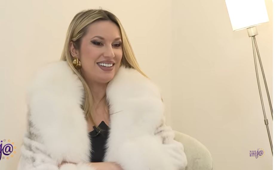 Rada Manojlović pomaže porodici, a otac joj radi na pijaci: "To je svaštara, prodaju baterije, toalet papir, šnale..." 6 rada mnoaj