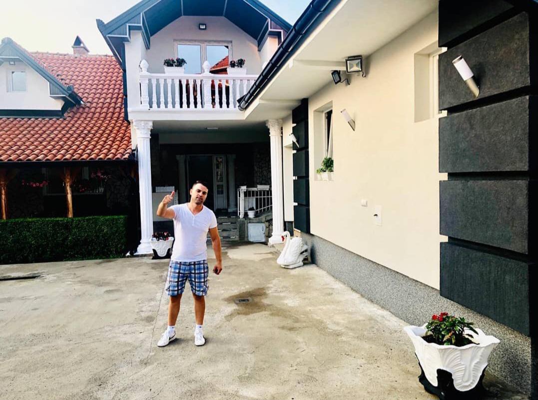 Pevač se hvalio da ima tri kuće, sad isplivala istina: "Deca su u Evropi, imaju sve u životu" 5 IMG 20260109 120917 738