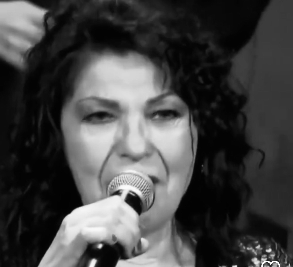 "Znam je od početka karijere": Milena Plavšić u suzama zbog smrti Beti Đorđević 7 IMG 5140