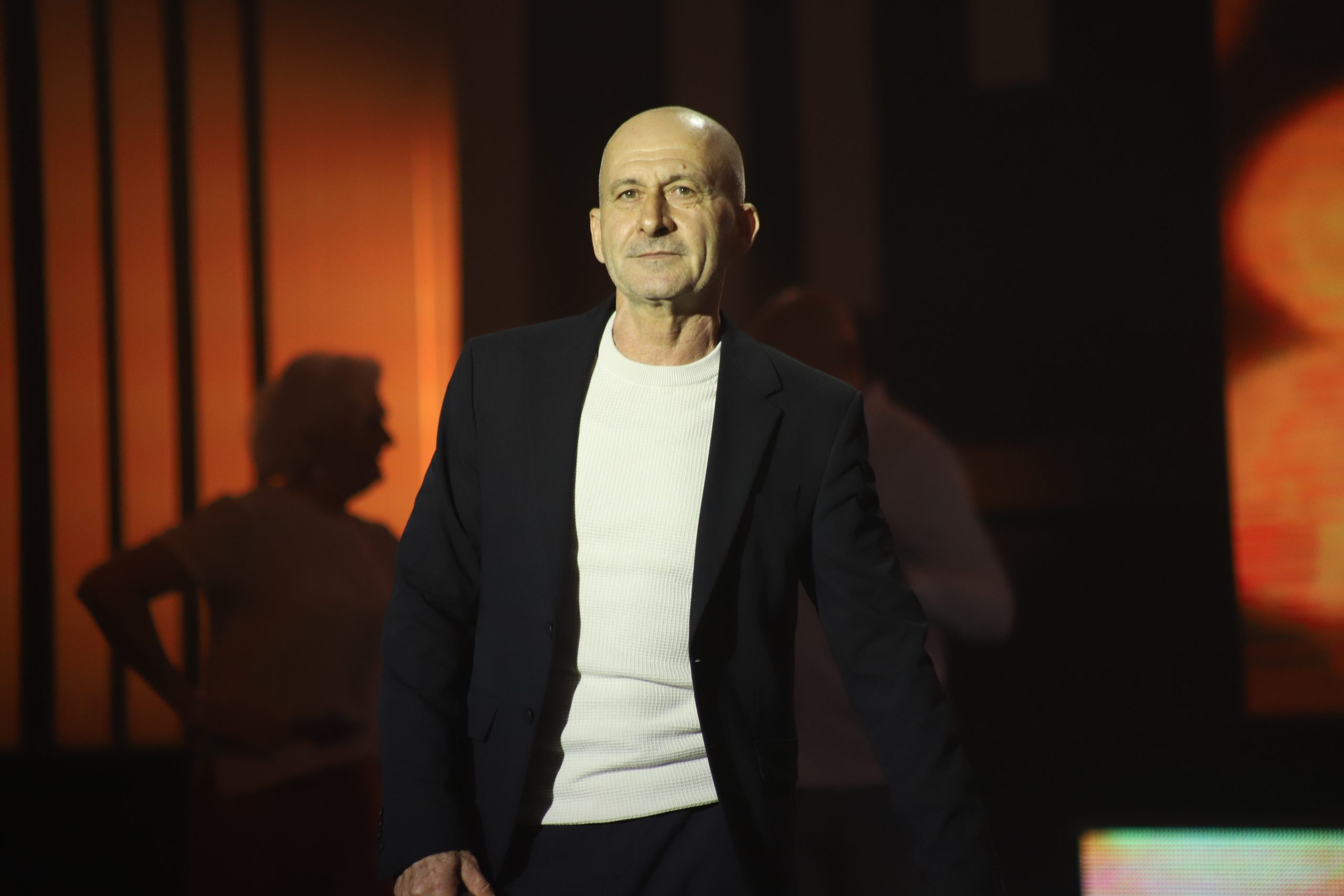 Kapa dole za energiju: Dževad Alić podigao ceo studio na noge: "Hrabra odluka da pevate Šabana Šaulića" 5 IMG 7012