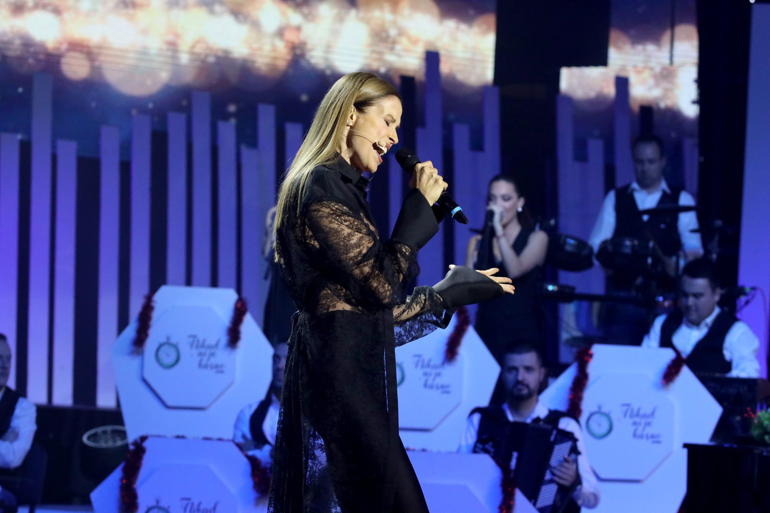 Karolina Gočeva otkrila bolnu uspomenu iz detinjstva: "Preminuli su pre nego što sam se rodila" VIDEO 9 KAROLINA GOCEVA NNK SNIMANJE 20112025 FOTO MUNJA 43 ok