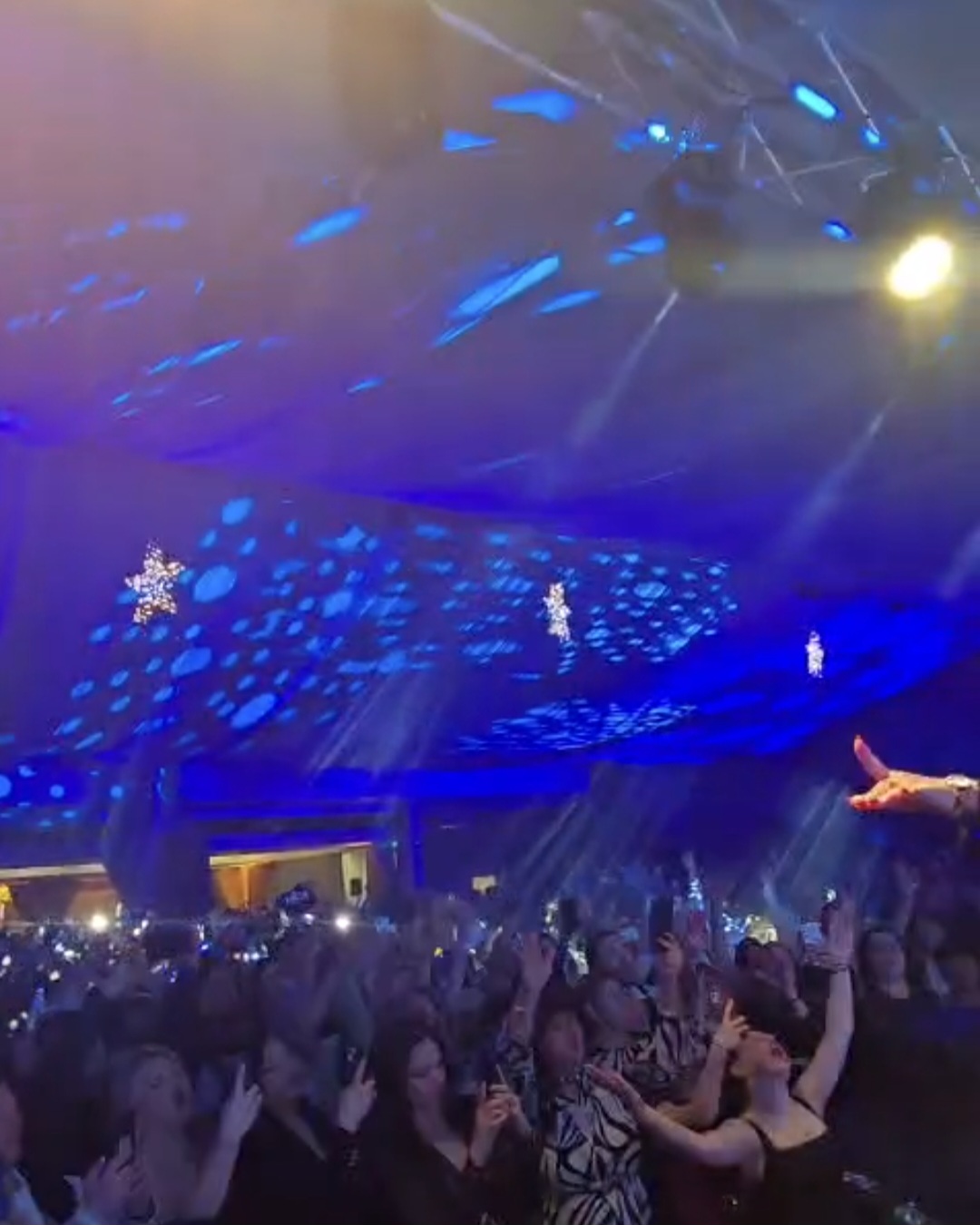Snežana Đurišić napravila "lom" u Zagrebu, orilo se "Odakle si sele" i "Vidovdan" VIDEO 6 Screenshot 20260111 120145 Gallery