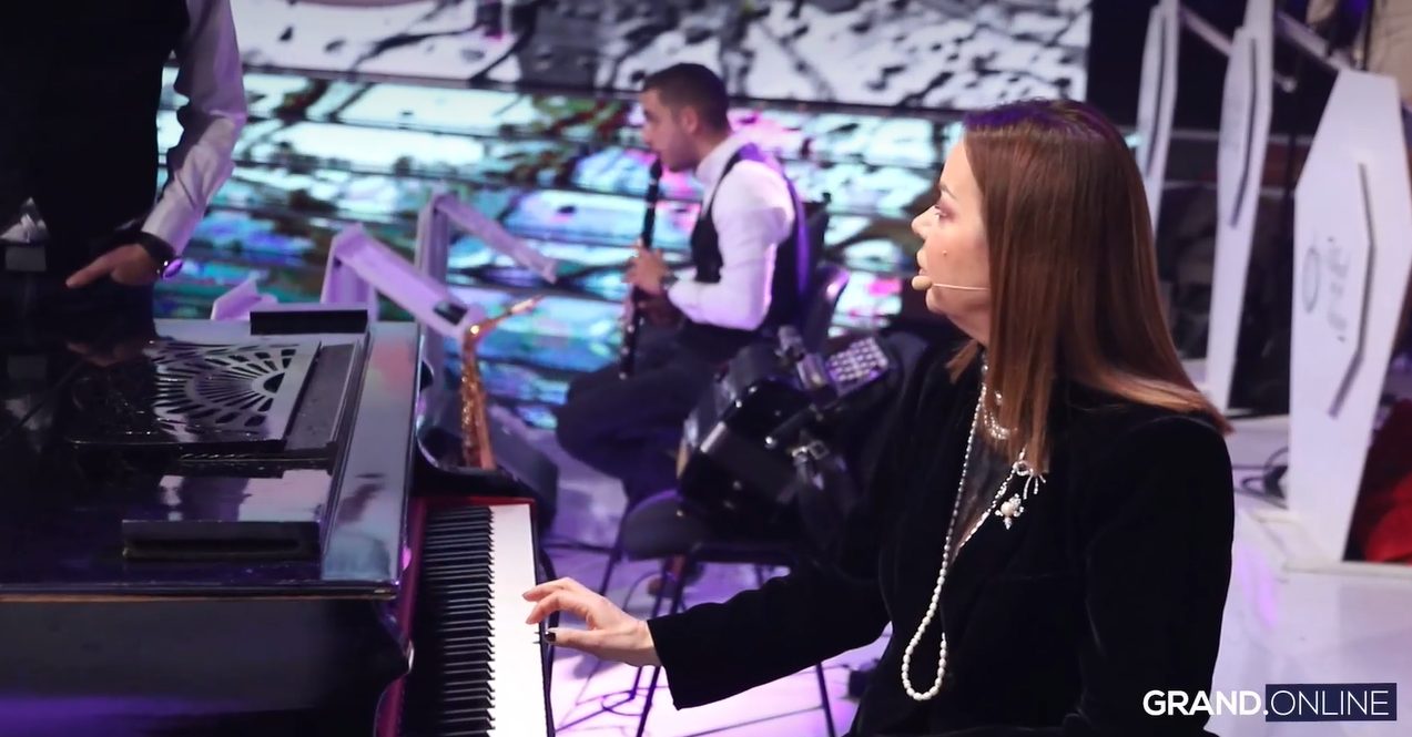 dragana katic svira klavir