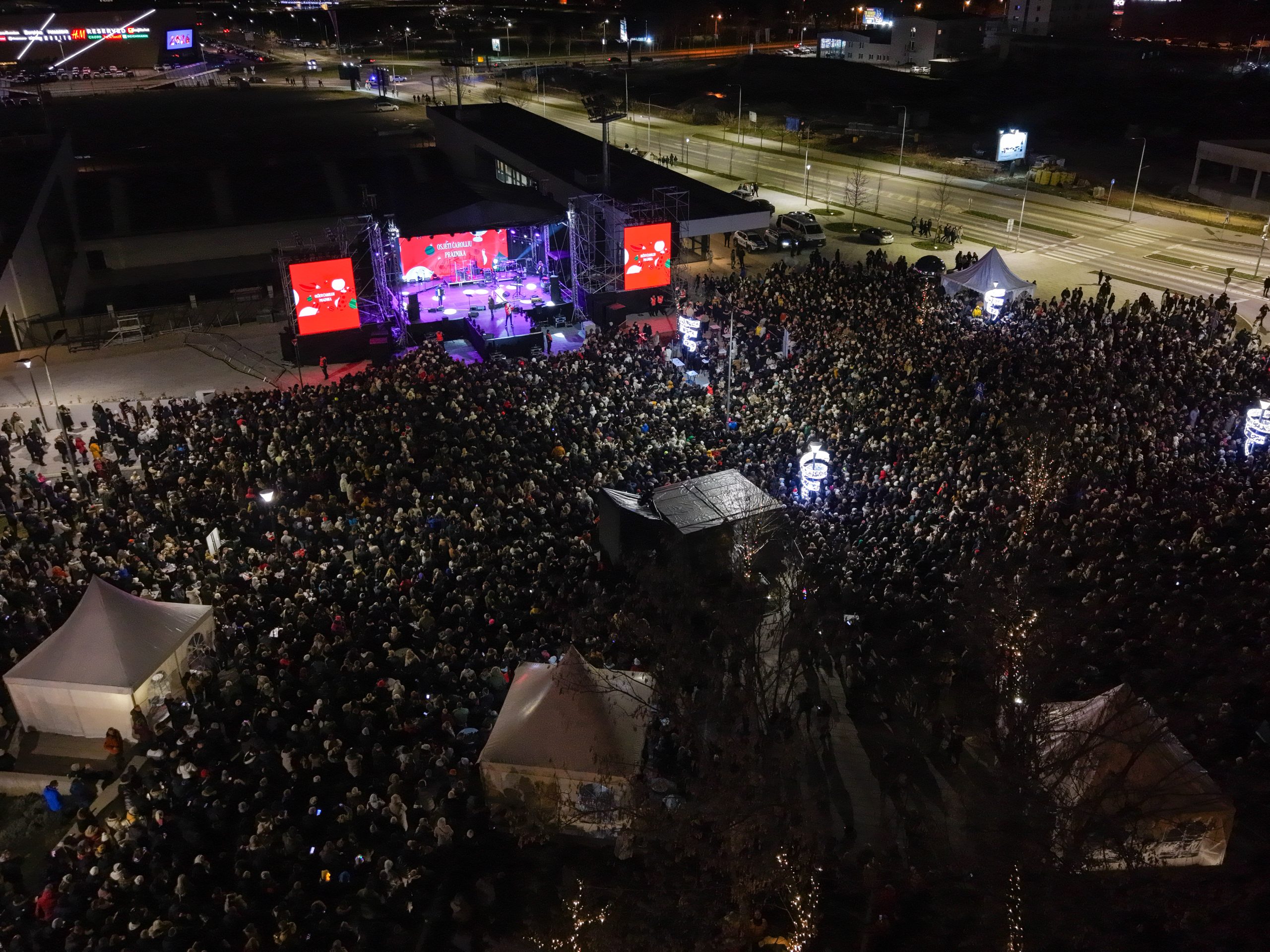 Banja Luka ovacijama dočekala Acu Pejovića: 30.000 ljudi horski pevalo po izuzetno hladnom vremenu! 5 image00015