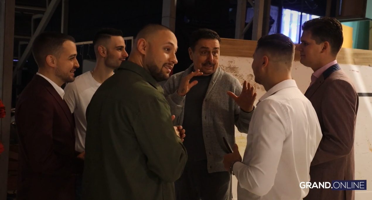 Keba drži predavanje takmičarima pred početak emisije - Zavirite iza scene Zvezda Granda VIDEO 6 kandidati