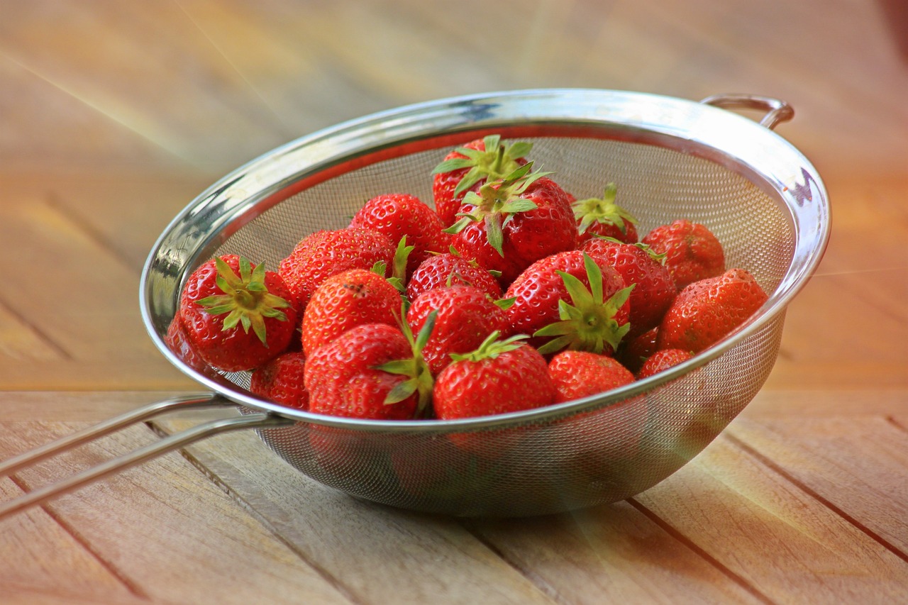 strawberries 829271 1280