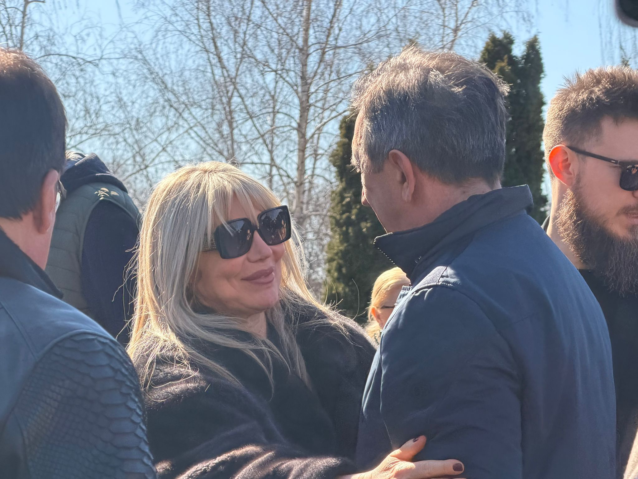 ,,Voleo bi da nas vidi sve zajedno'': Potresan govor Suzane Jovanović sa groblja (VIDEO) 5 1772277960152