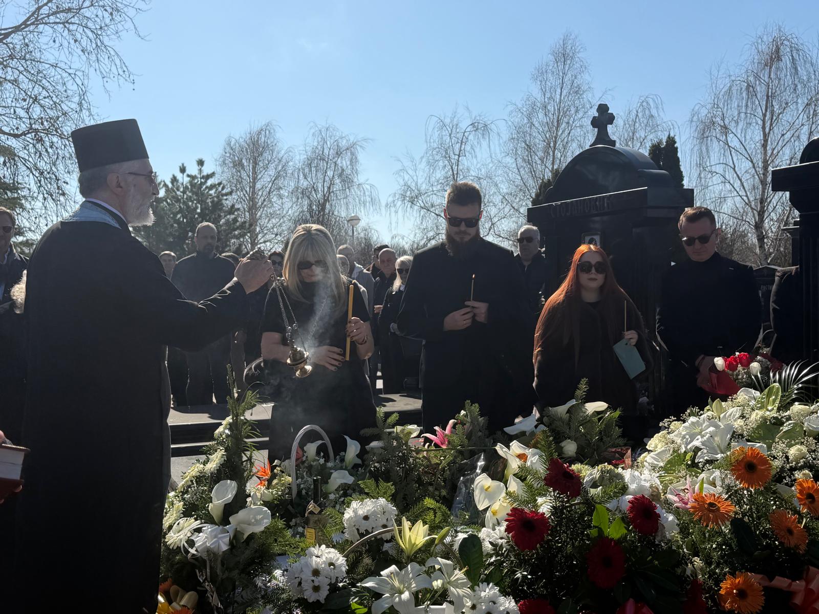 ,,Voleo bi da nas vidi sve zajedno'': Potresan govor Suzane Jovanović sa groblja (VIDEO) 6 5412797e b53b 4483 8f5f 37a7b939c52d