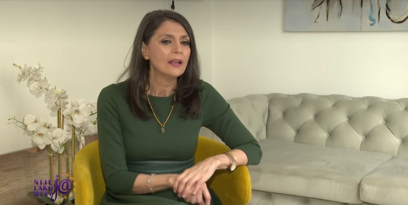 "To je bruka živa" Ekstra Nena prokomenatrisala javnu scenu, nije štedela reči: "Ljudi sebe upropašćavaju" VIDEO 8 6