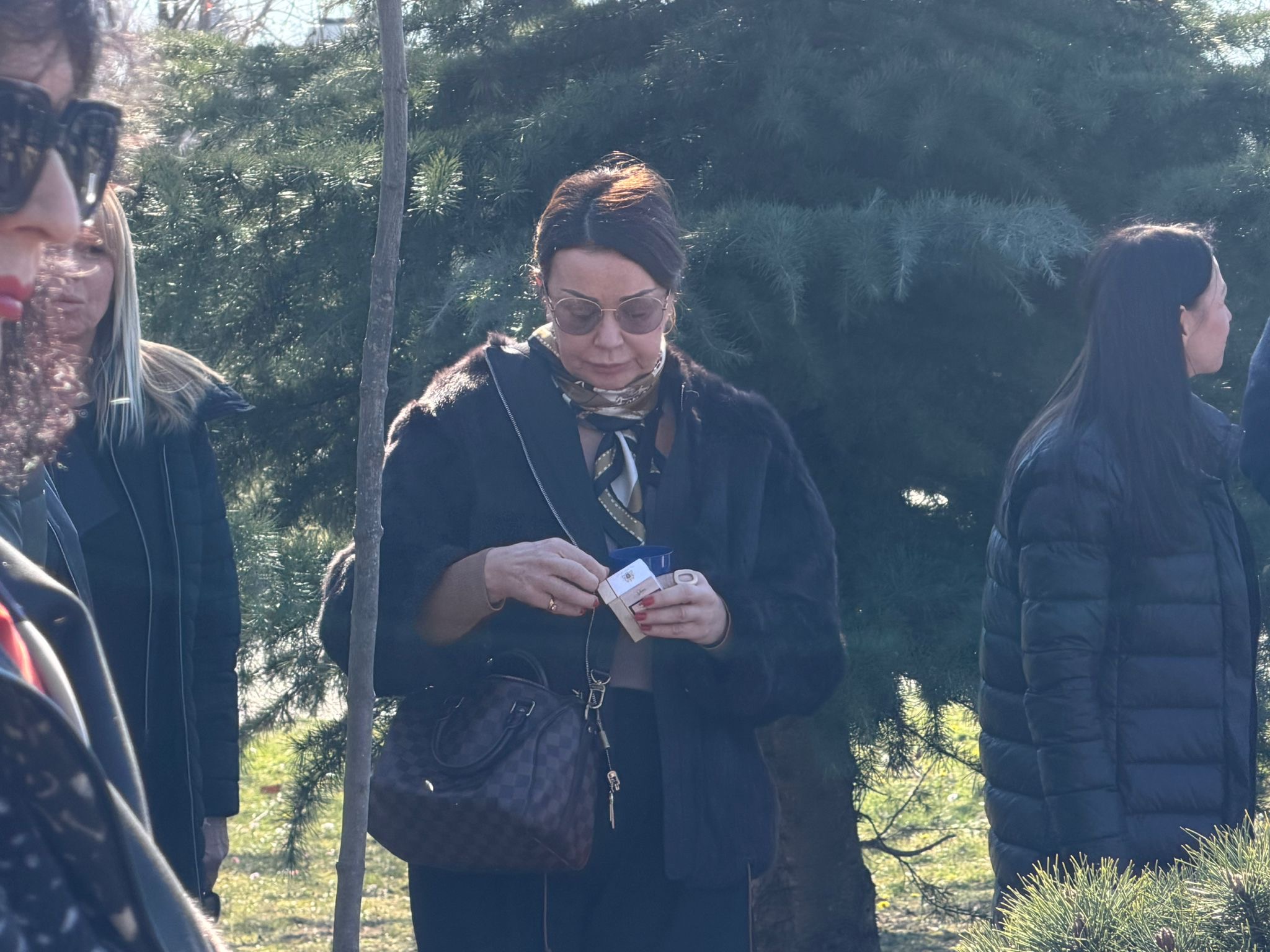 ,,Voleo bi da nas vidi sve zajedno'': Potresan govor Suzane Jovanović sa groblja (VIDEO) 9 8a66fc83 1b3f 4c40 b2f2 0b28b120d212 1