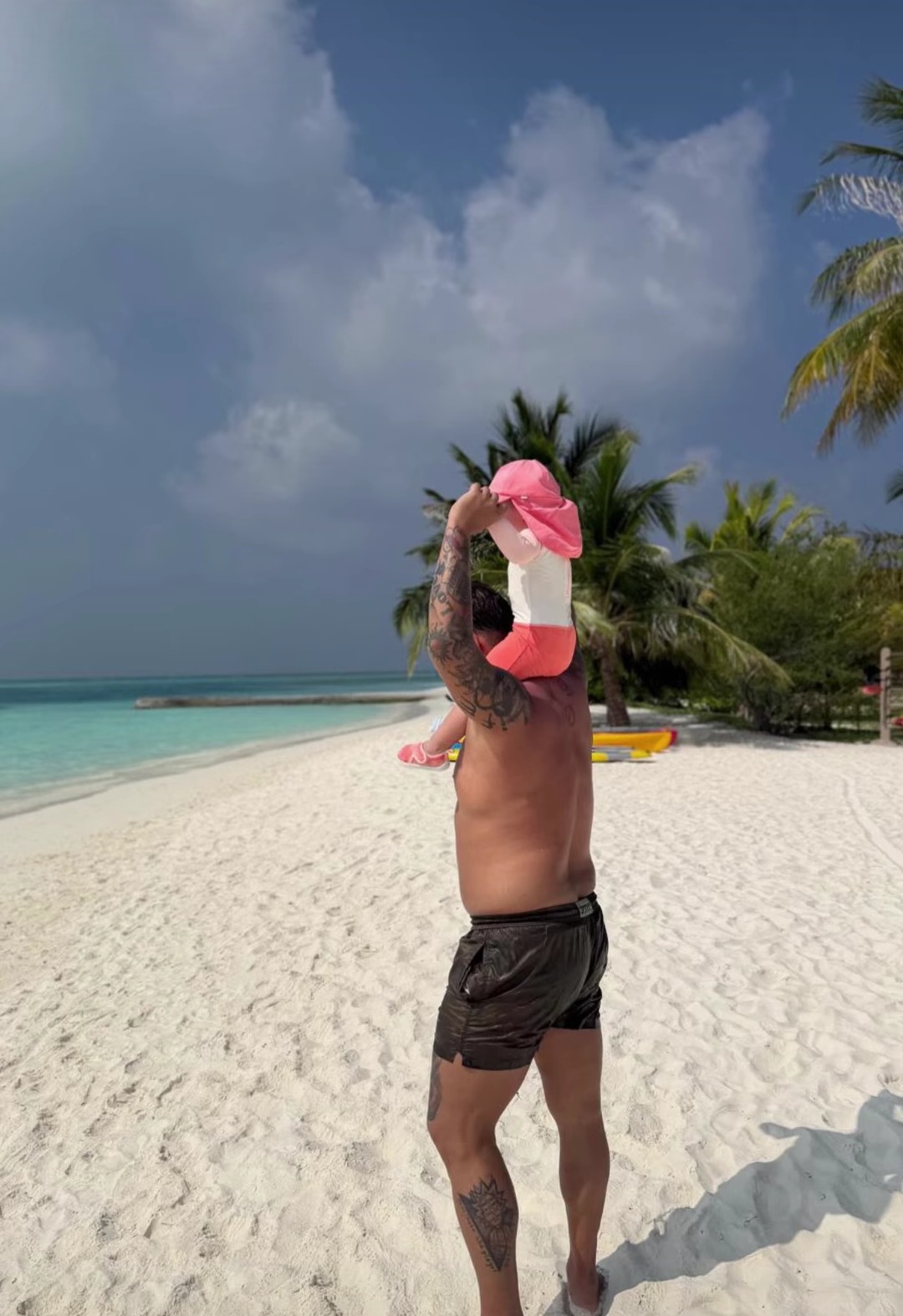 Kaća i Darko Lazić na Maldivima, uživaju sa ćerkom na rajskim ostrvima FOTO 8 Darko Lazic 3