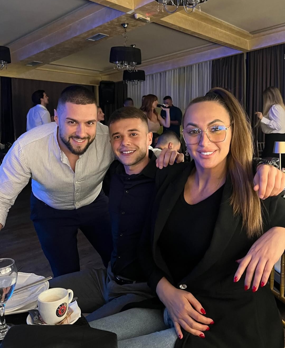 Jani, Stoji i drugim estradnim zvezdama napisao hitove, sada je autor pesme koja je favorit na PZE 7 Dilan 2