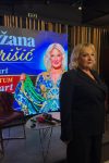 Snežana Đurišić stigla na konferenciju u pratnji saradnika 4 IMG 20260220 WA0015