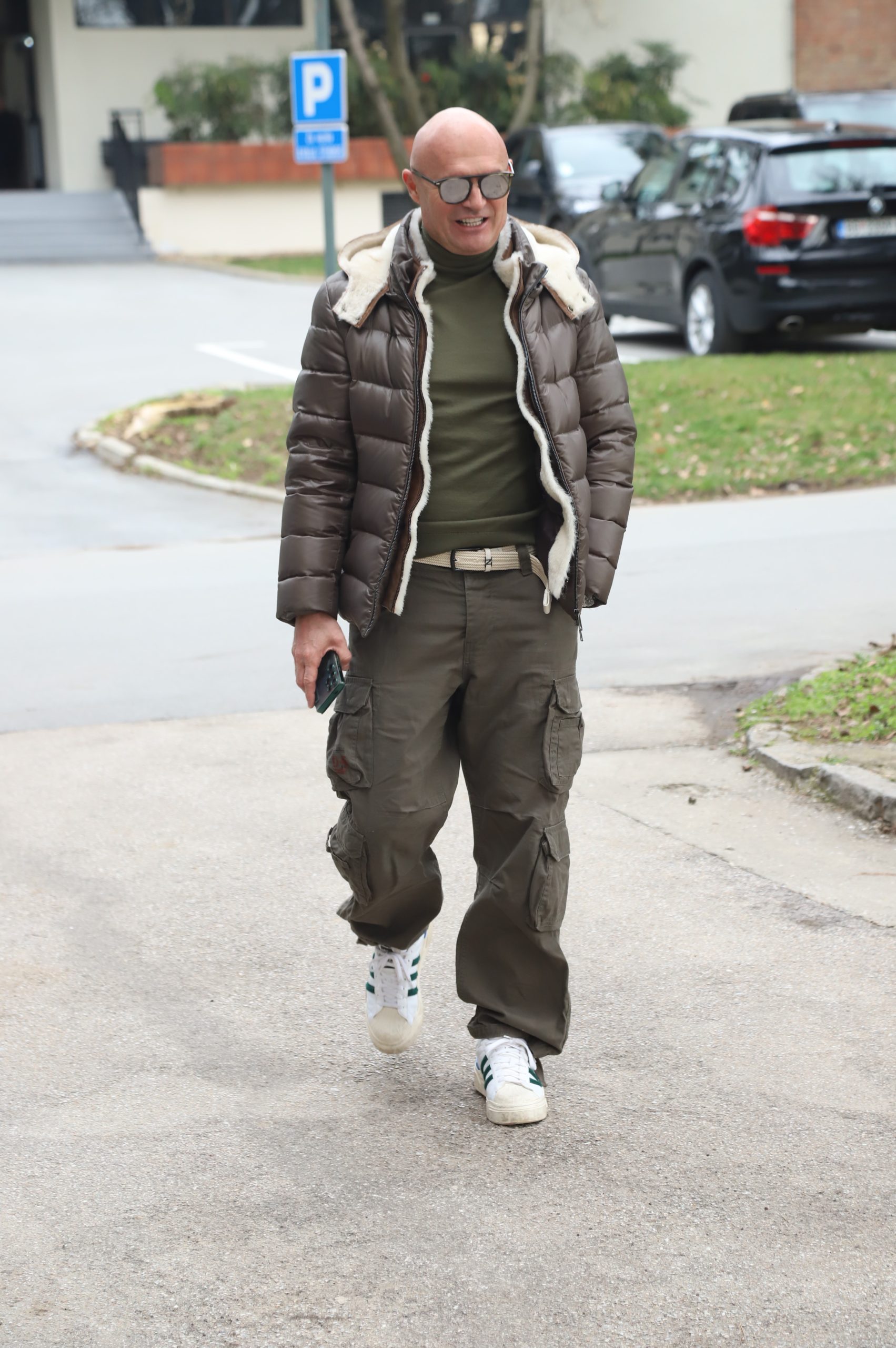 Svi gledali u Milija na današnjem snimanju Zvezda Granda: Pantalone koje je nosio su modni hit u svetu VIDEO 6 MILI FOTO ELENA 1