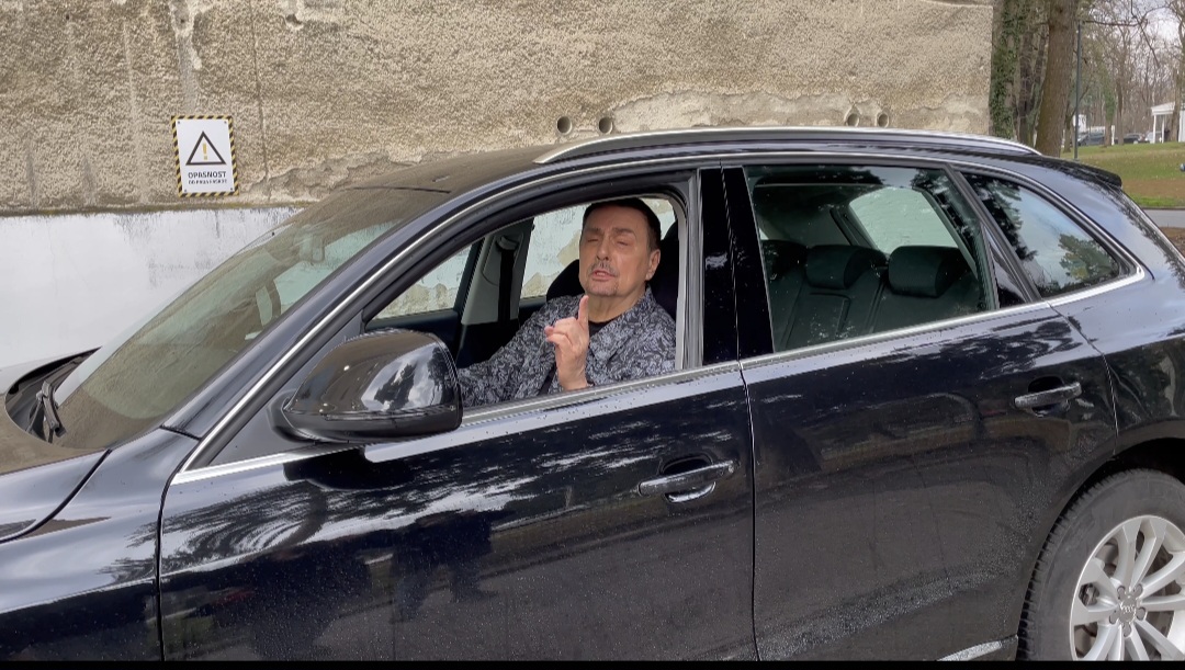 "Zašto se to dešava?": Keba zakukao pri dolasku u Zvezde Granda, pa zapevao nasred parkinga (VIDEO) 5 Screenshot 20260224 135312 Gallery