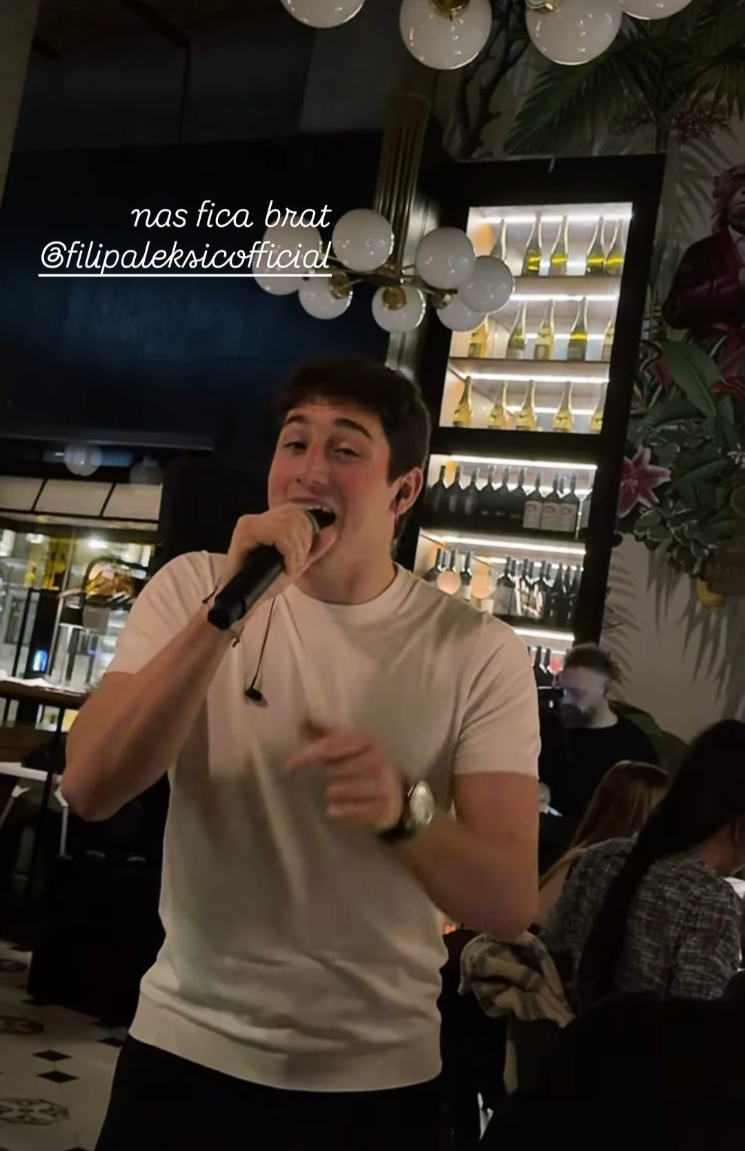 Đorđe David upao na svirku zvezde ,,Granda'' pa zapevao narodnu pesmu, gosti ostali u šoku (VIDEO) 5 Screenshot 20260226 094634 Instagram